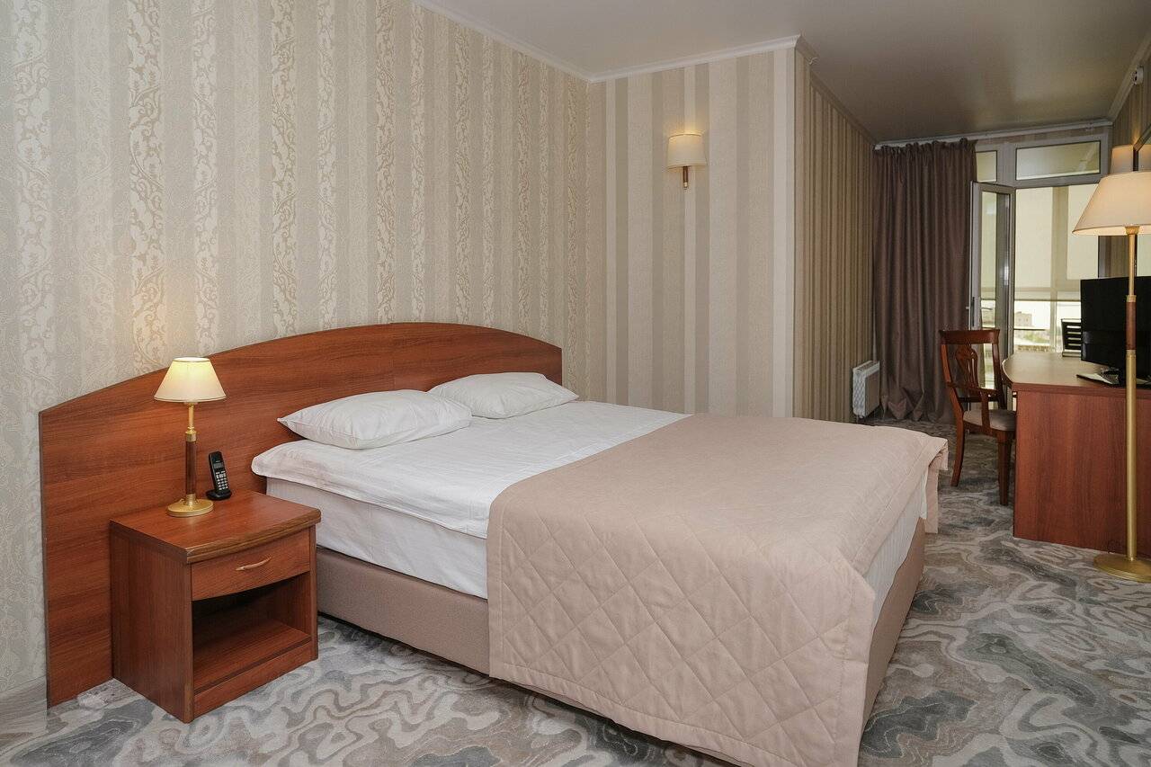 Фотографии номера Люкс DBL Бизнес в Гостинице Пионер Люкс Саратов