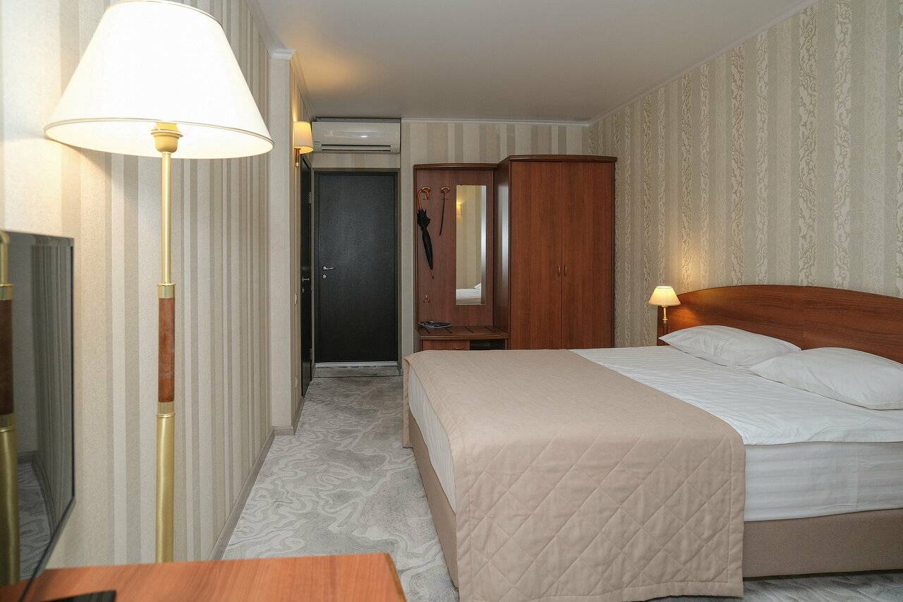 Фотографии номера Люкс DBL Бизнес в Гостинице Пионер Люкс Саратов